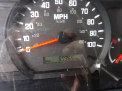 Used 2020 Isuzu NPR RWD image 9