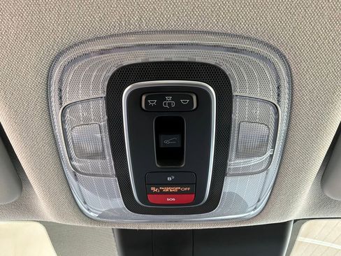 Used 2025 Hyundai Elantra Limited FWD image 17
