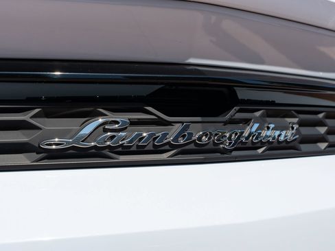 Used 2026 Lamborghini Urus SE AWD/4WD image 12