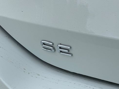 Certified 2026 Volkswagen Tiguan SE w/ Panoramic Sunroof Package FWD image 26