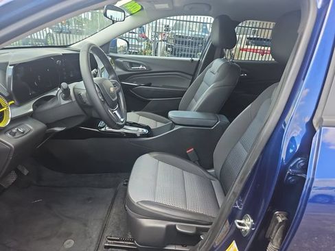 Used 2024 Chevrolet Trax LT w/ Driver Confidence Package FWD image 10