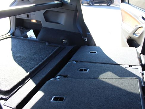 Used 2021 Volkswagen Tiguan SEL Premium R-Line image 71