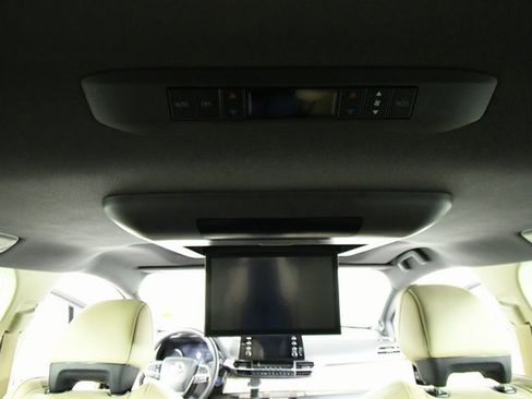 Used 2024 Toyota Sienna Limited image 24