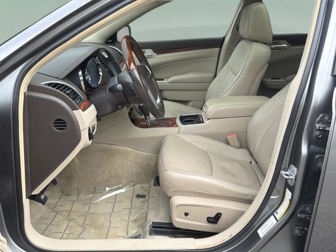 Used 2011 Chrysler 300 C image 26