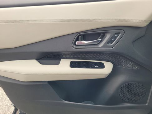 Used 2023 Nissan Ariya FWD image 21