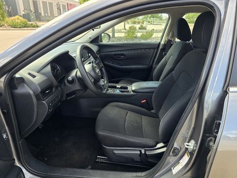 Used 2024 Nissan Sentra S FWD image 11