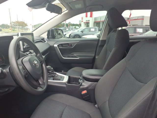 Used 2024 Toyota RAV4 LE FWD image 5