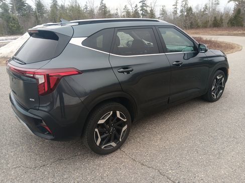 Used 2024 Kia Seltos SX w/ SX Sunroof Package image 5