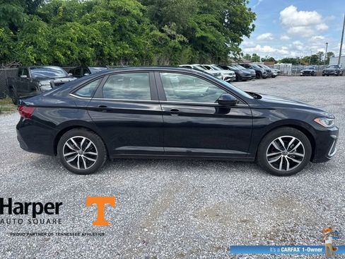 Used 2025 Volkswagen Jetta SE w/ Sunroof Package FWD image 6