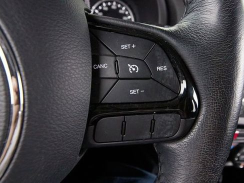 Used 2017 Jeep Renegade Altitude AWD/4WD image 18