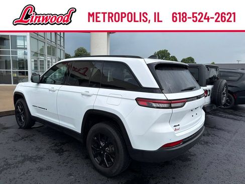 Used 2025 Jeep Grand Cherokee Altitude AWD/4WD image 4