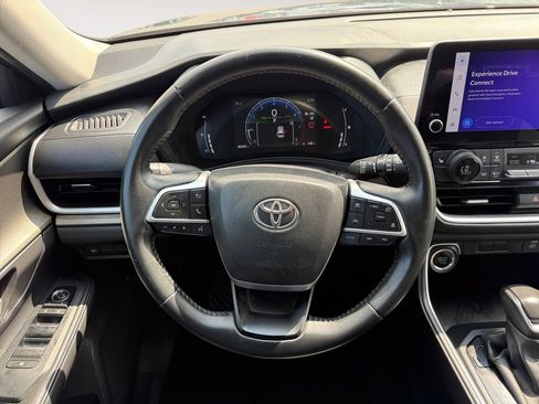 Used 2025 Toyota Grand Highlander AWD image 12