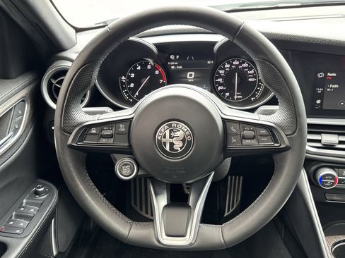Used 2022 Alfa Romeo Giulia Ti AWD/4WD image 2