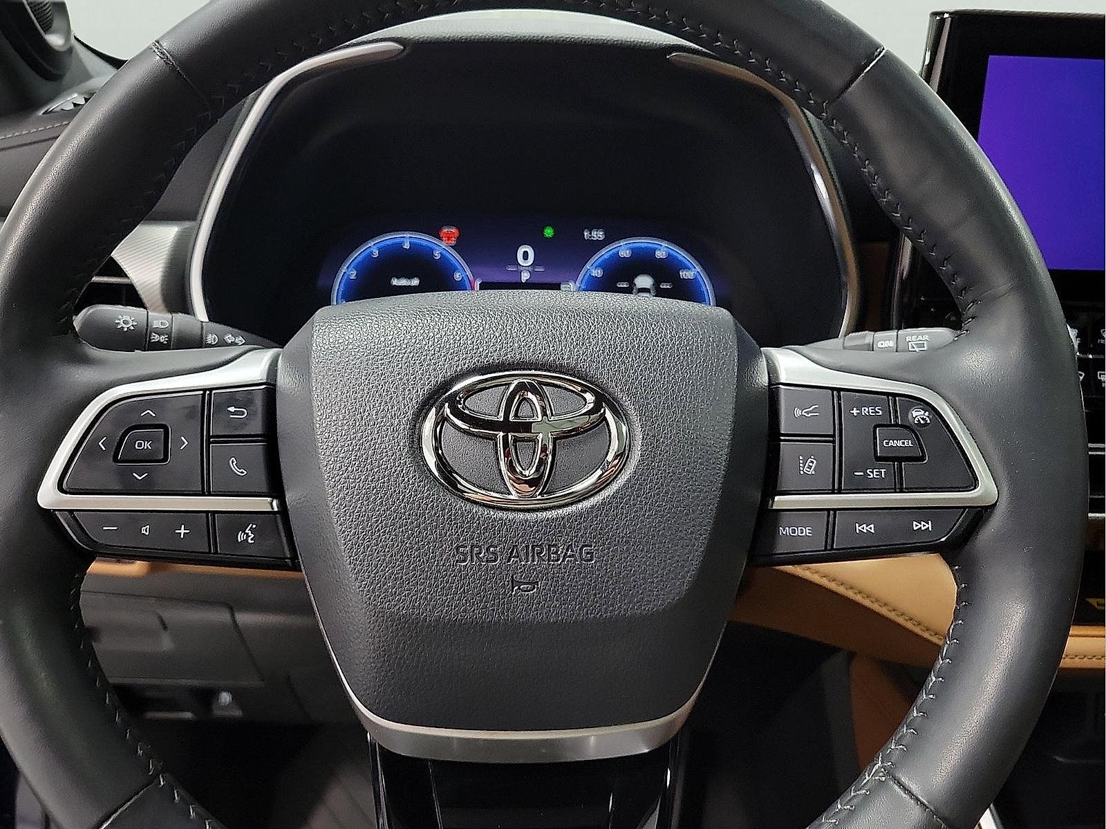 Certified 2024 Toyota Highlander Platinum FWD image 16