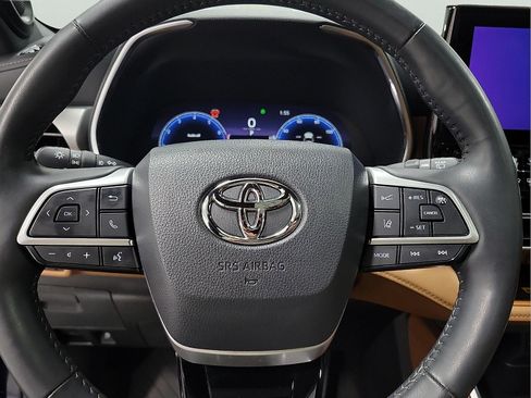 Certified 2024 Toyota Highlander Platinum FWD image 16