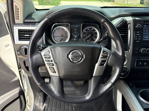Used 2017 Nissan Titan SV AWD/4WD image 16