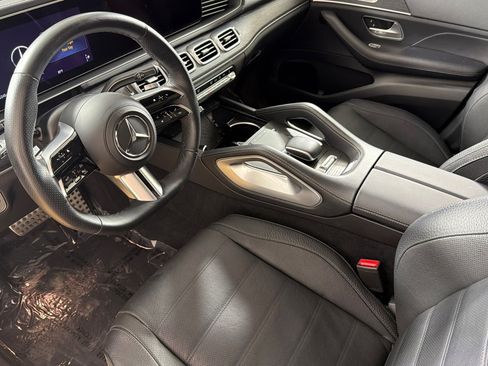 Used 2024 Mercedes-Benz GLS 450 4MATIC image 9
