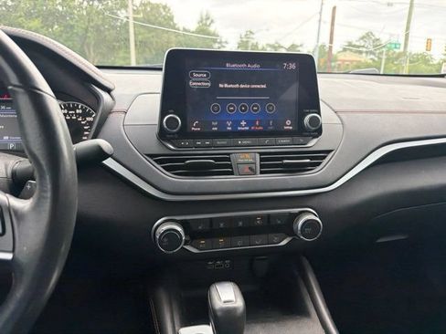 Used 2022 Nissan Altima 2.5 SR w/ Midnight Edition Package FWD image 14