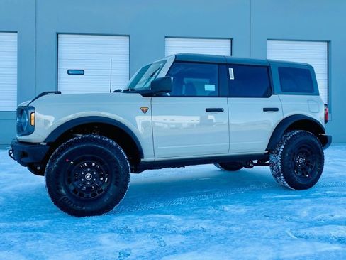 New 2026 Ford Bronco Badlands image 2