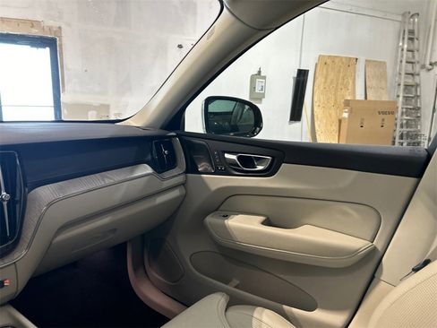 Certified 2023 Volvo XC60 B5 Ultimate w/ Climate Package image 26