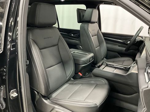 Used 2024 GMC Yukon XL Denali w/ Advanced Technology Package AWD/4WD image 9