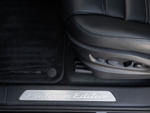 Used 2022 Porsche Cayenne Platinum Edition image 20