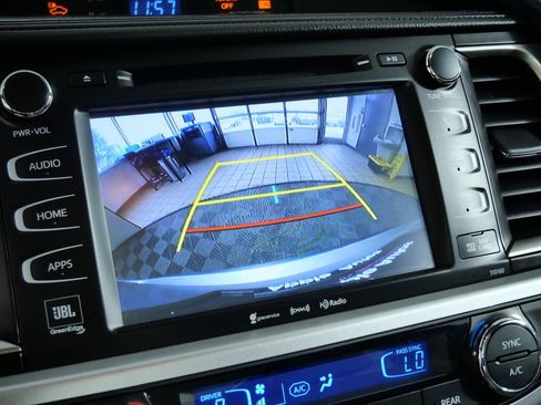 Used 2016 Toyota Highlander Limited Platinum AWD/4WD image 22