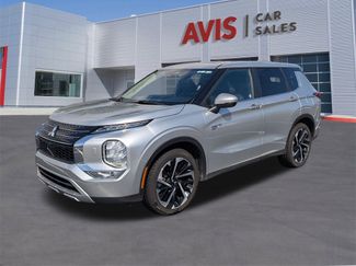 Used 2023 Mitsubishi Outlander SE image 1