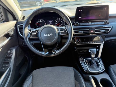 Used 2022 Kia Seltos Nightfall Edition image 17