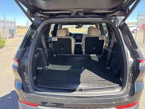 Used 2025 Jeep Grand Cherokee L Limited w/ Luxury Tech Group II image 5
