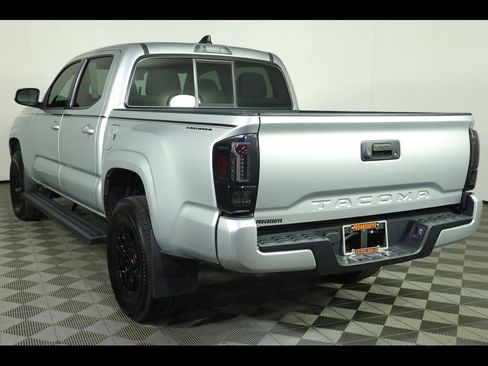 Used 2022 Toyota Tacoma SR image 14
