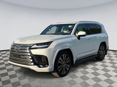 Used 2026 Lexus LX 600 4WD w/ Accessory Package (Z1) image 5