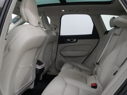 Used 2023 Volvo XC60 B5 Ultimate w/ Climate Package AWD/4WD image 20