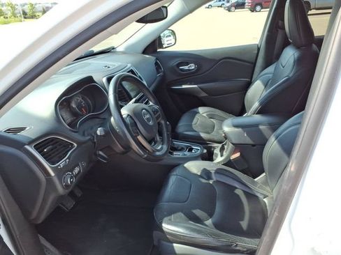 Used 2019 Jeep Cherokee Limited AWD/4WD image 8