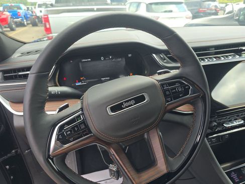 Used 2025 Jeep Grand Cherokee Summit w/ Adv Protech Group IV image 7