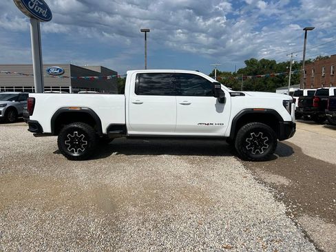 Used 2025 GMC Sierra 2500 AT4X AWD/4WD image 9