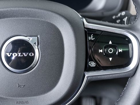 Certified 2025 Volvo XC90 B5 Plus AWD/4WD image 13