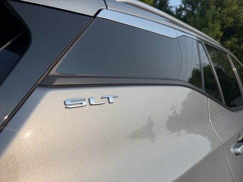 Used 2024 GMC Terrain SLT AWD/4WD image 17
