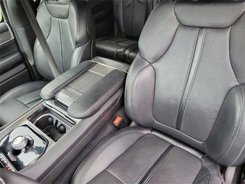 Used 2024 Jeep Wagoneer L Series II image 11