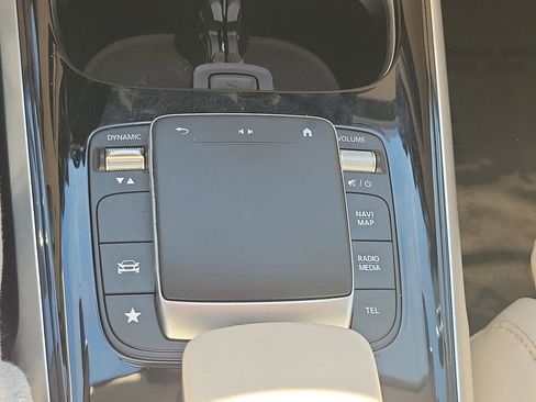 Used 2022 Mercedes-Benz GLB 250 image 27