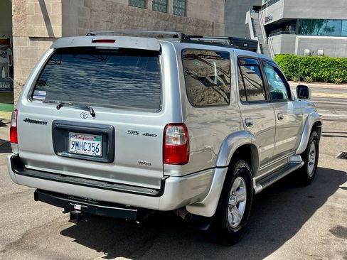 Used 2001 Toyota 4Runner SR5 AWD/4WD image 4