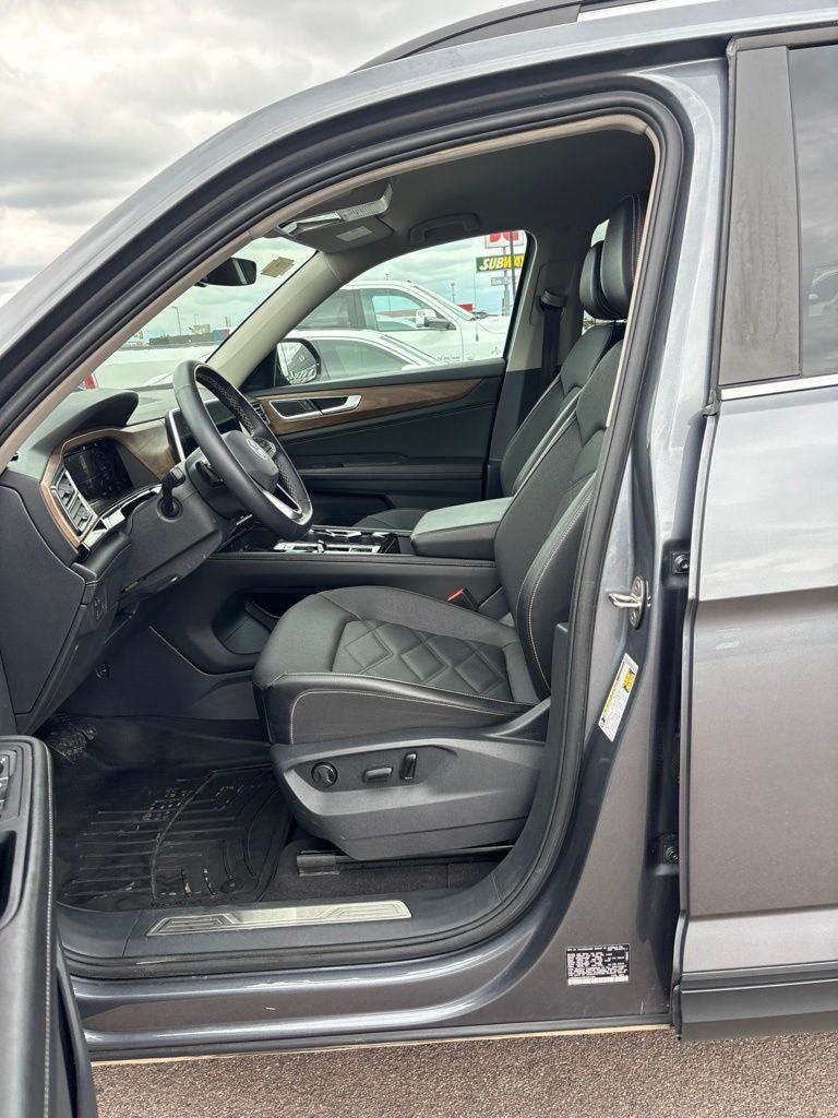 Used 2024 Volkswagen Atlas SE AWD/4WD image 14