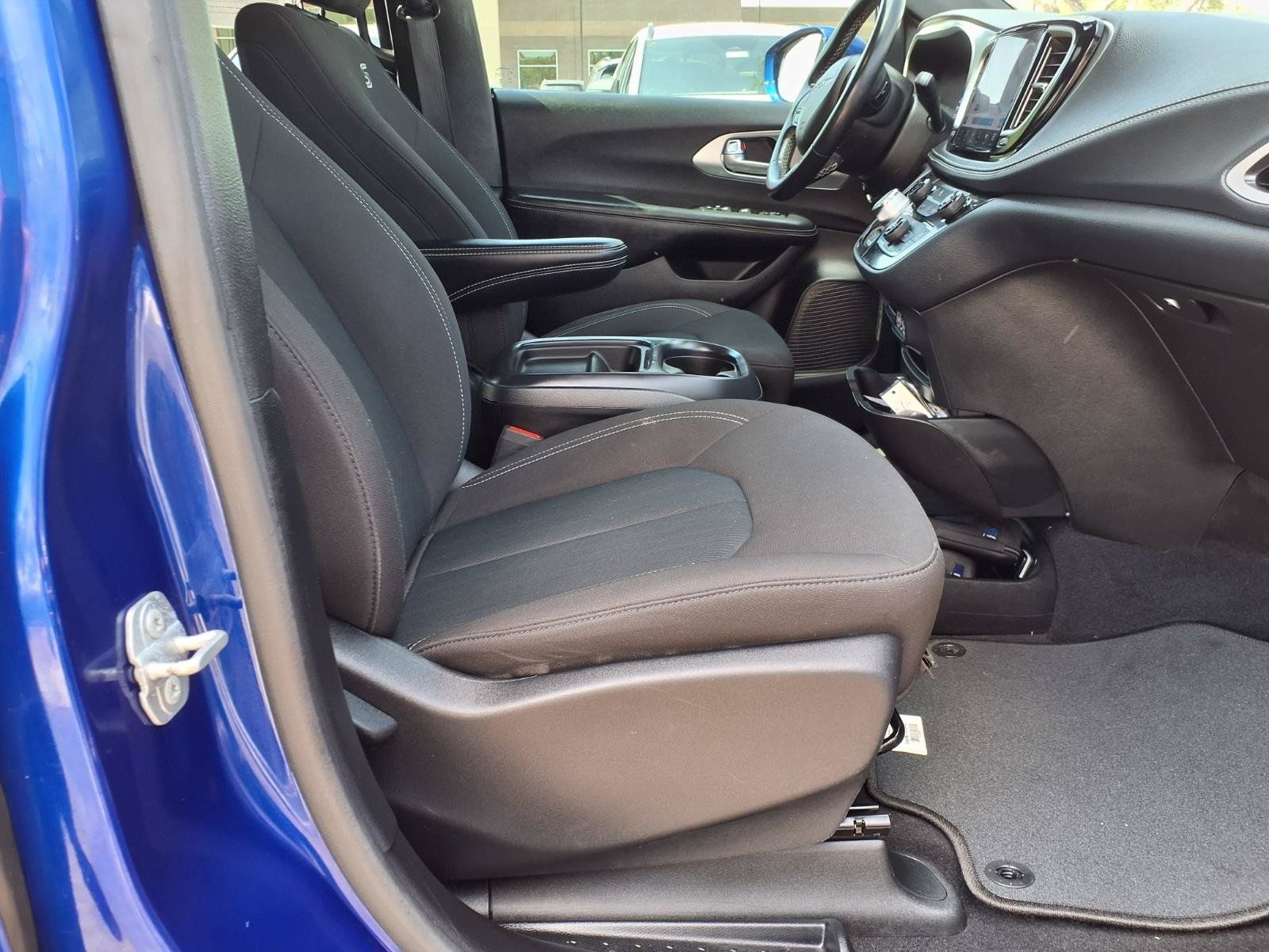 Used 2021 Chrysler Pacifica Touring w/ S Appearance Package FWD image 11