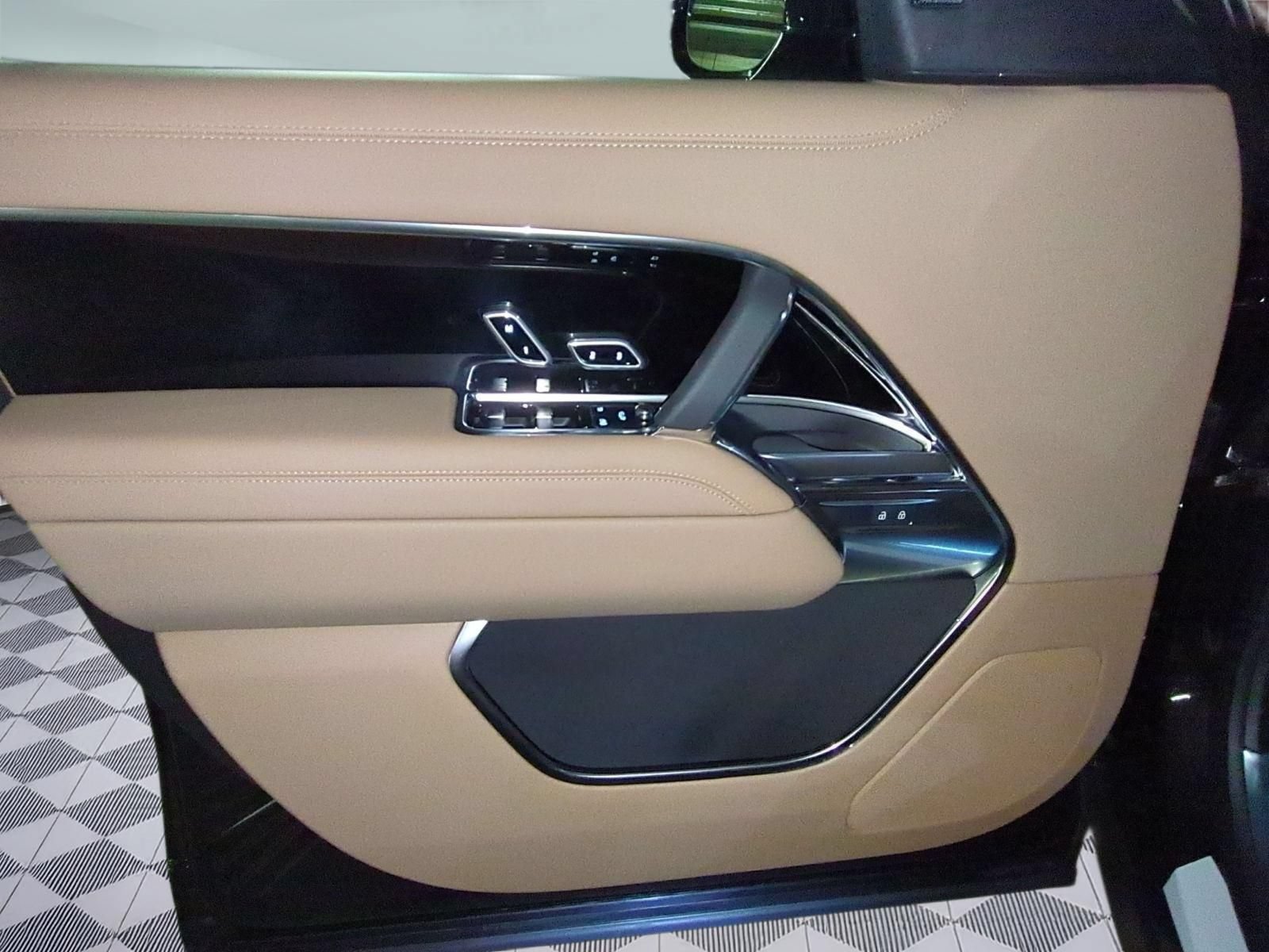 New 2026 Land Rover Range Rover SE AWD/4WD image 11