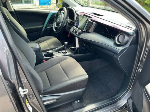 Used 2018 Toyota RAV4 LE w/ Carpet Mat Package AWD/4WD image 26