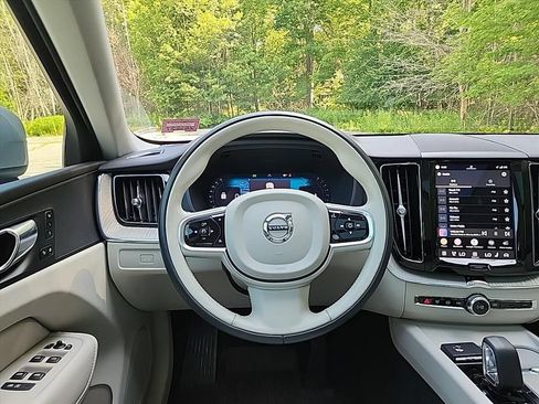 Certified 2023 Volvo XC60 B5 Plus w/ Climate Package AWD/4WD image 34