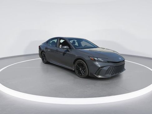 Used 2025 Toyota Camry SE FWD image 2