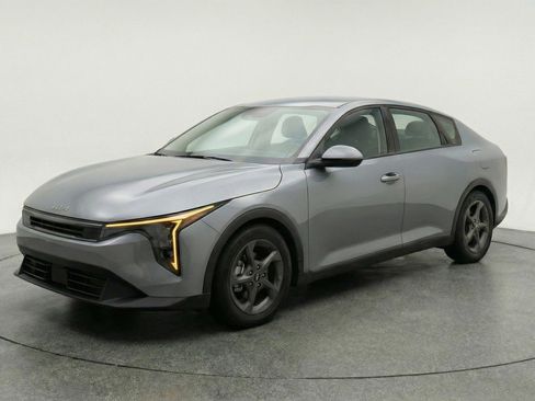 Used 2025 Kia K4 LXS FWD image 3