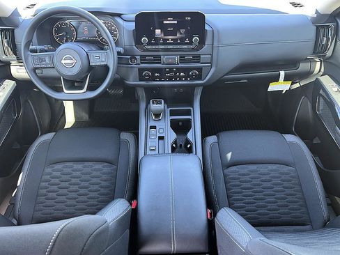 Certified 2025 Nissan Pathfinder S image 18