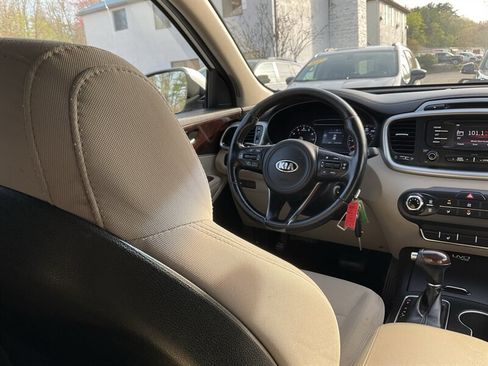 Used 2016 Kia Sorento AWD w/ LX Convenience Package image 19